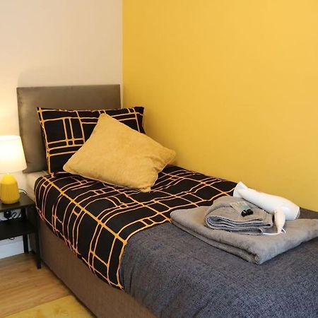 Elegant Room In Stylish House ميلتون كينيز المظهر الخارجي الصورة