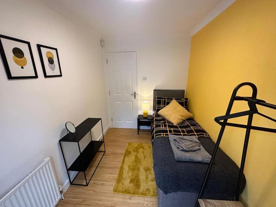 Elegant Room In Stylish House ميلتون كينيز المظهر الخارجي الصورة