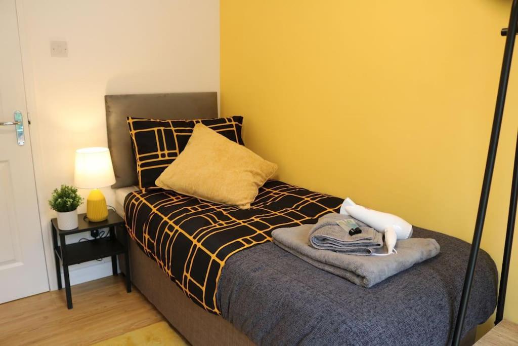 Elegant Room In Stylish House ميلتون كينيز المظهر الخارجي الصورة